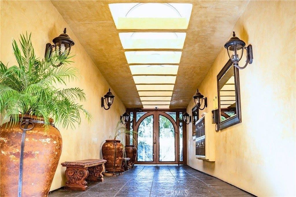 4128 Whitsett – photo 3