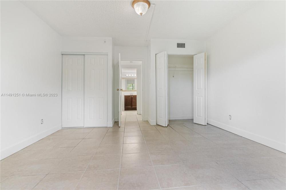 5841 Washington St – photo 2