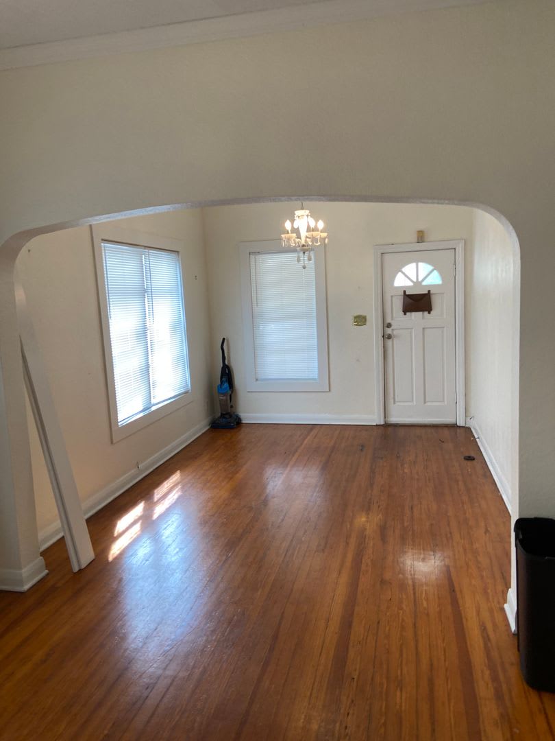 North Hyde Park Three Bedroom Bungalow in Plant High School District – photo 2