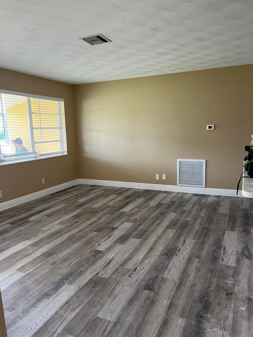 2 1 1 In Stuart Beautiful Kitchen Fenced Yard – photo 4