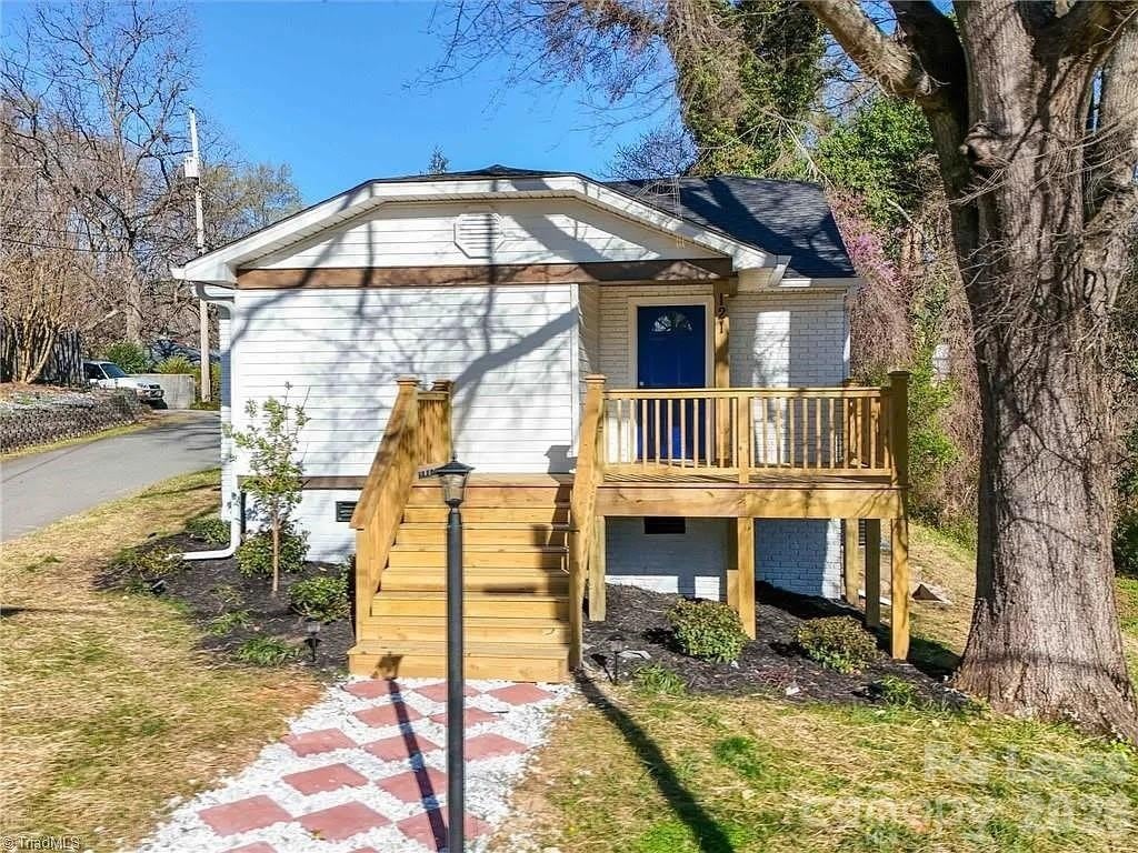 121 BRUMLEY Avenue – photo 1
