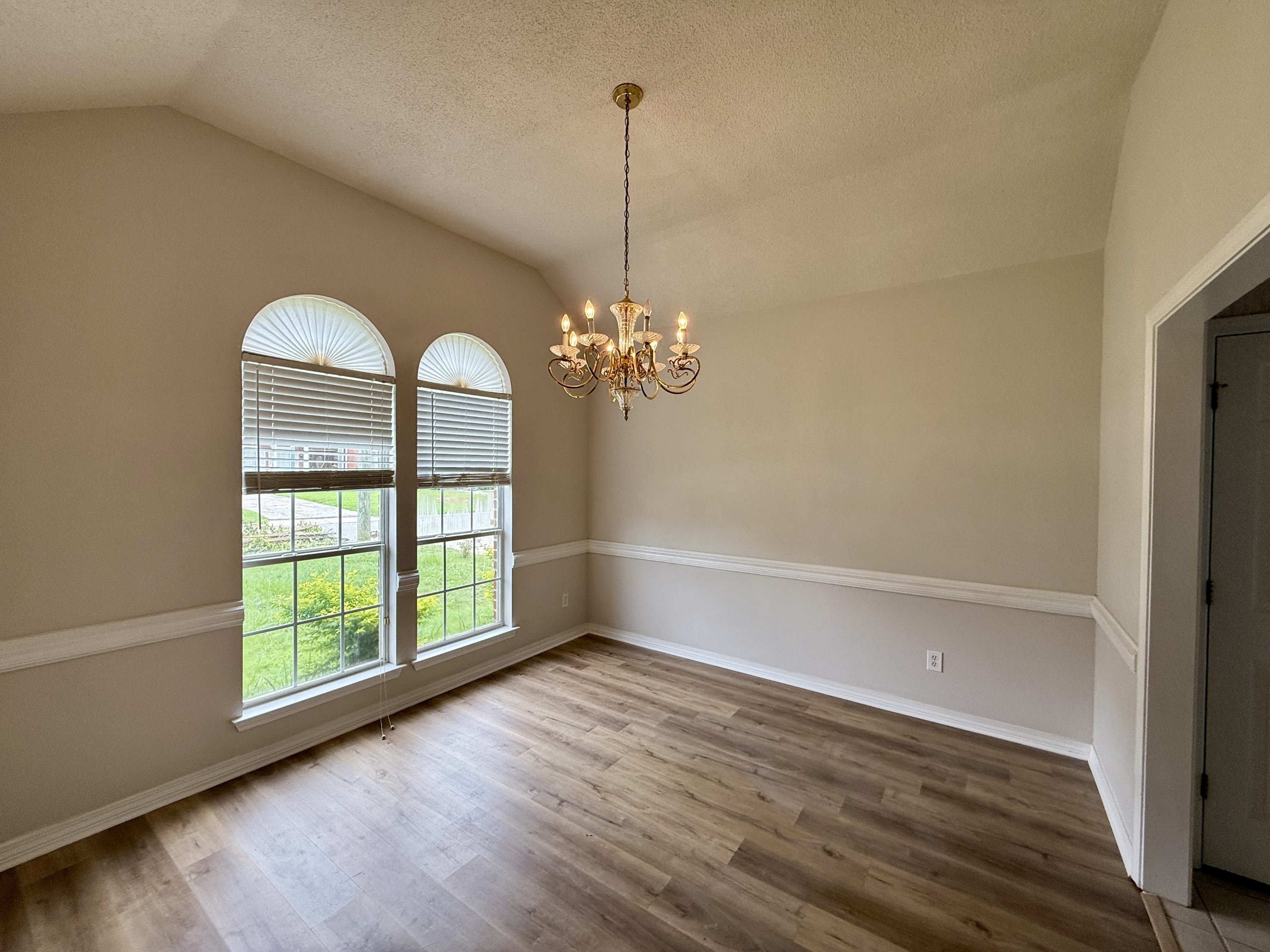 854 LOUISE AVE – photo 2