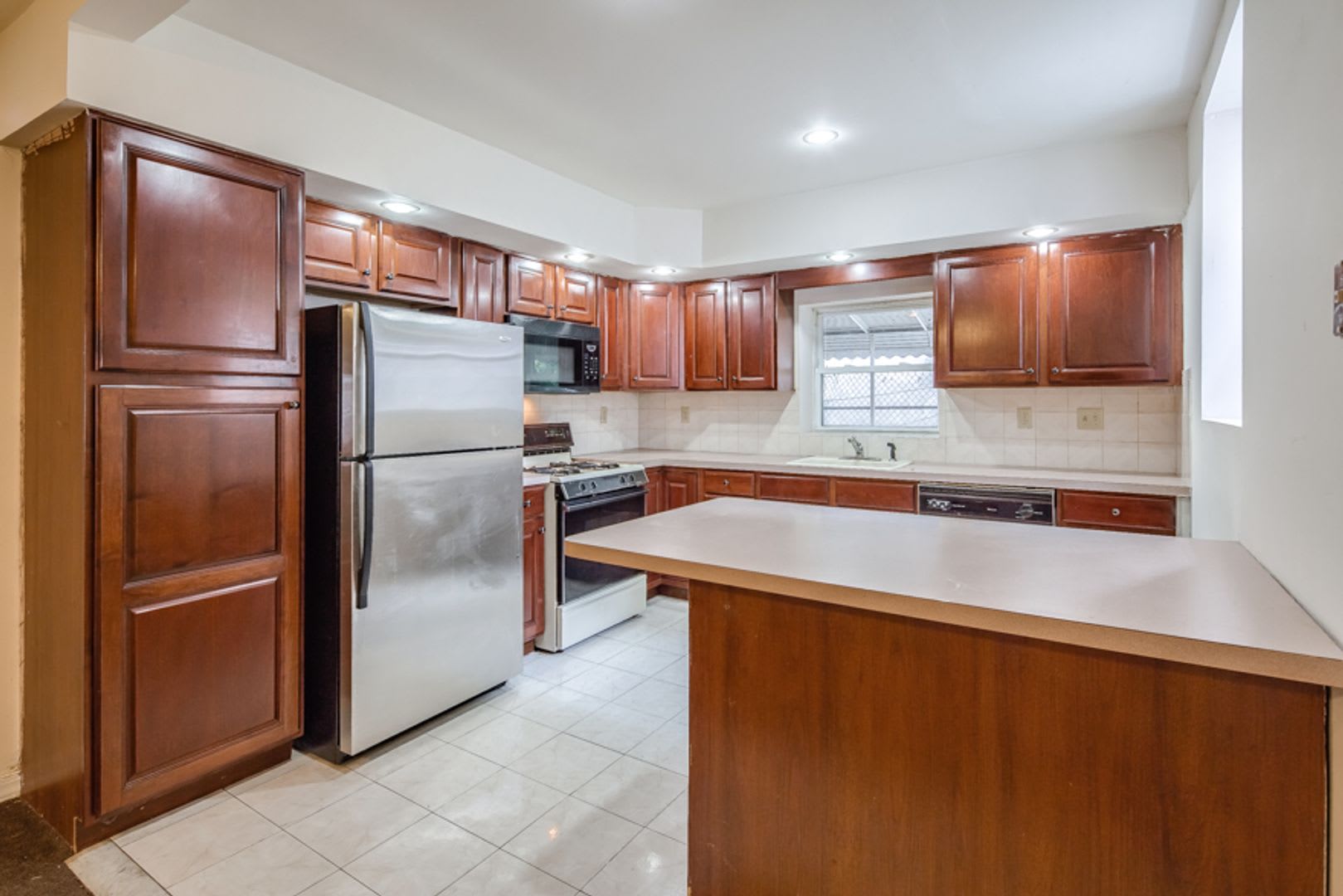 Three Bed Point Breeze Townhome – photo 4