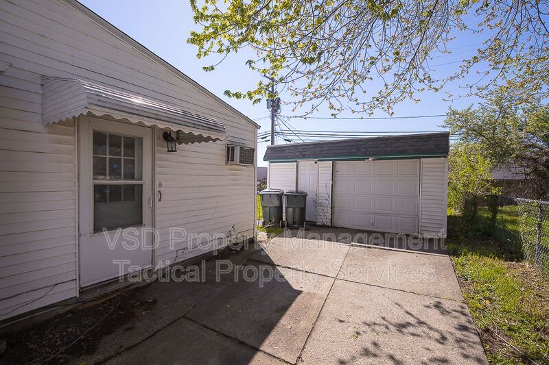 374 E 232 St – photo 3