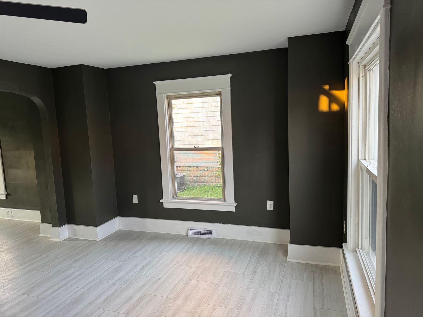 Single Family Home 3 bedroom 1 bath new paint new flooring new appliances – photo 3