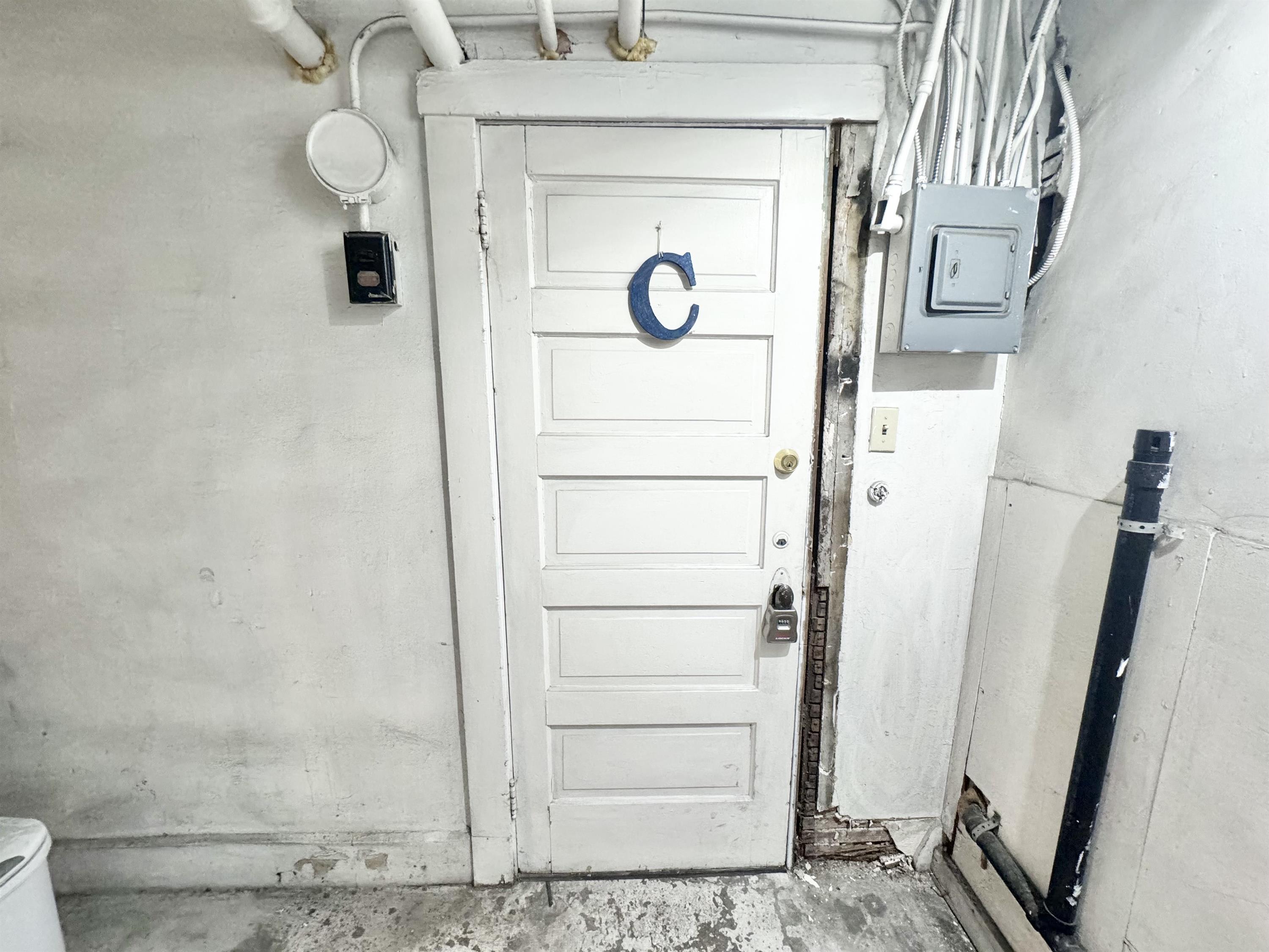 745 University Ave – photo 1