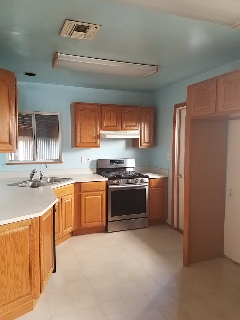 3+ Bed House UTILITIES PAID BY LANDLORD – photo 3