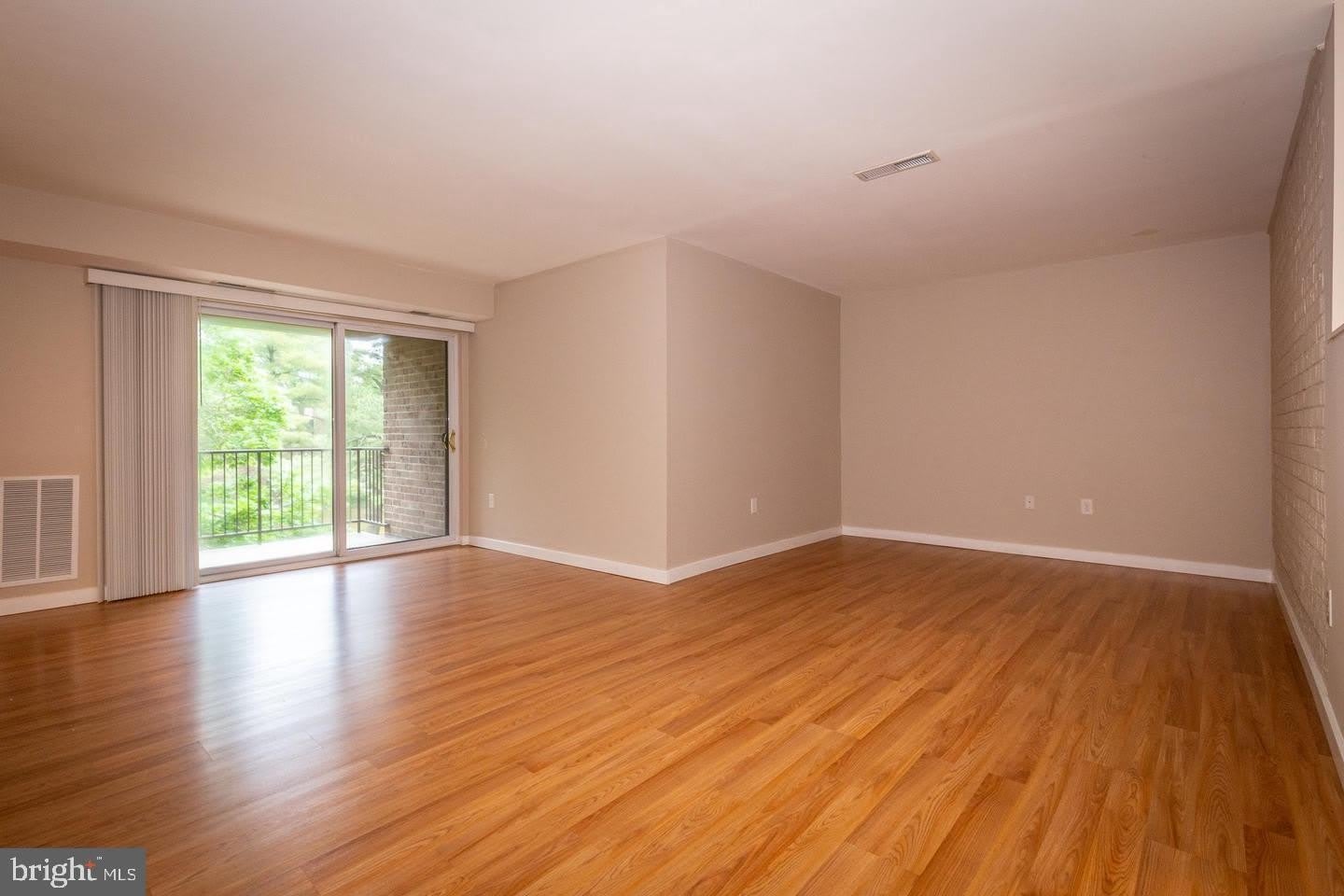 9 SILVERWOOD Circle – photo 4