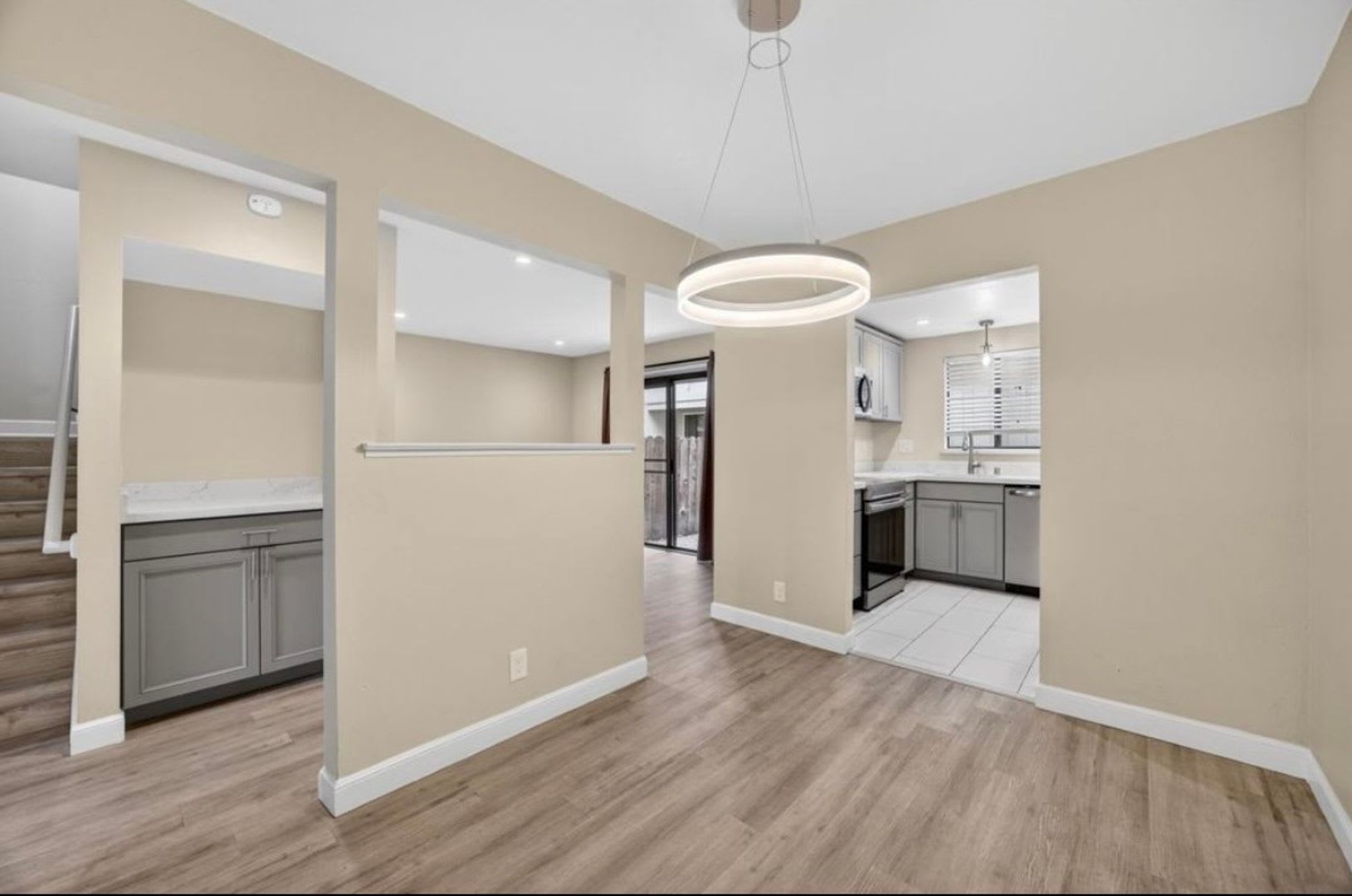 Stunning Upgraded 3-Bedroom Townhouse — 1,540 Sq. Ft. – photo 3