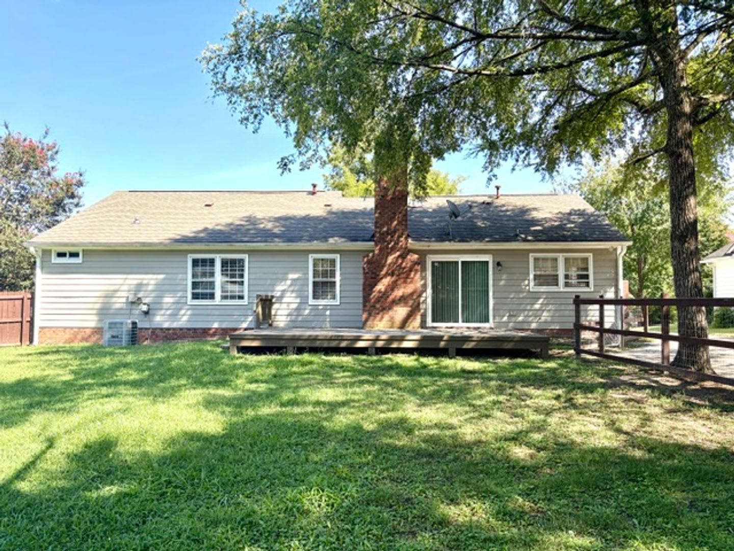 1/2 Month Off Special! Stunning 3BR/2BA Ranch in Brandon Forest – photo 3
