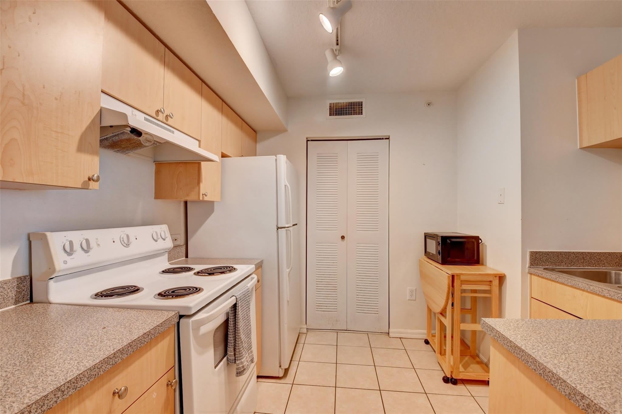 703 VILLA Circle – photo 5