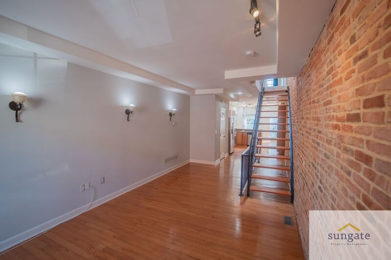 11 N Streeper St – photo 2