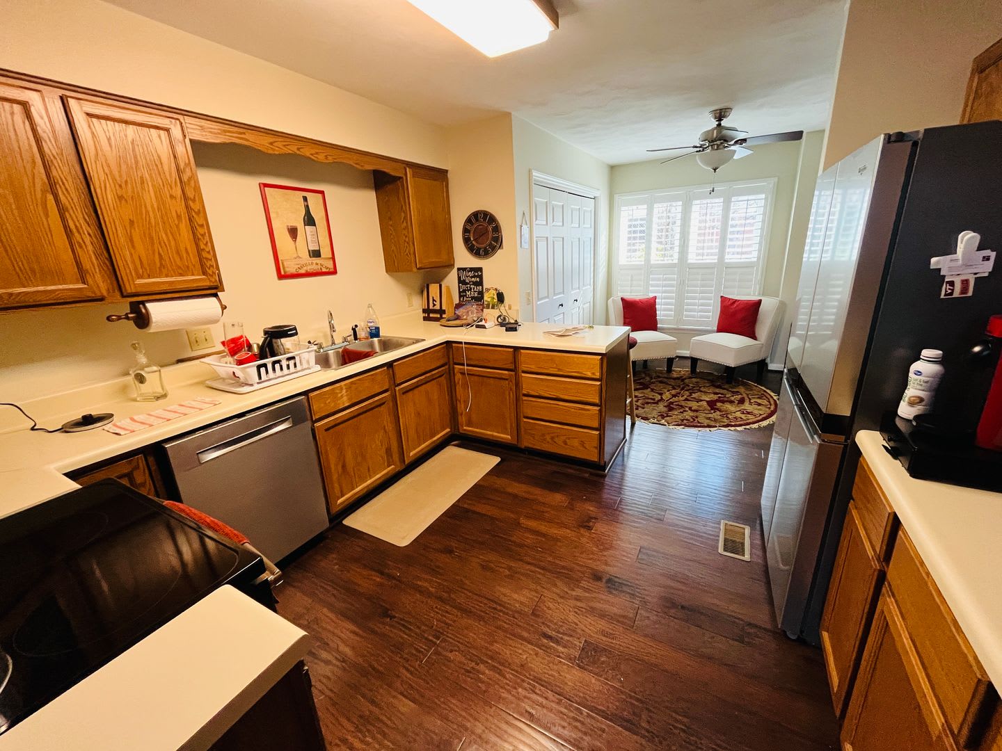 Upscale 3 Bedroom 2.5 Bath Townhouse – photo 3