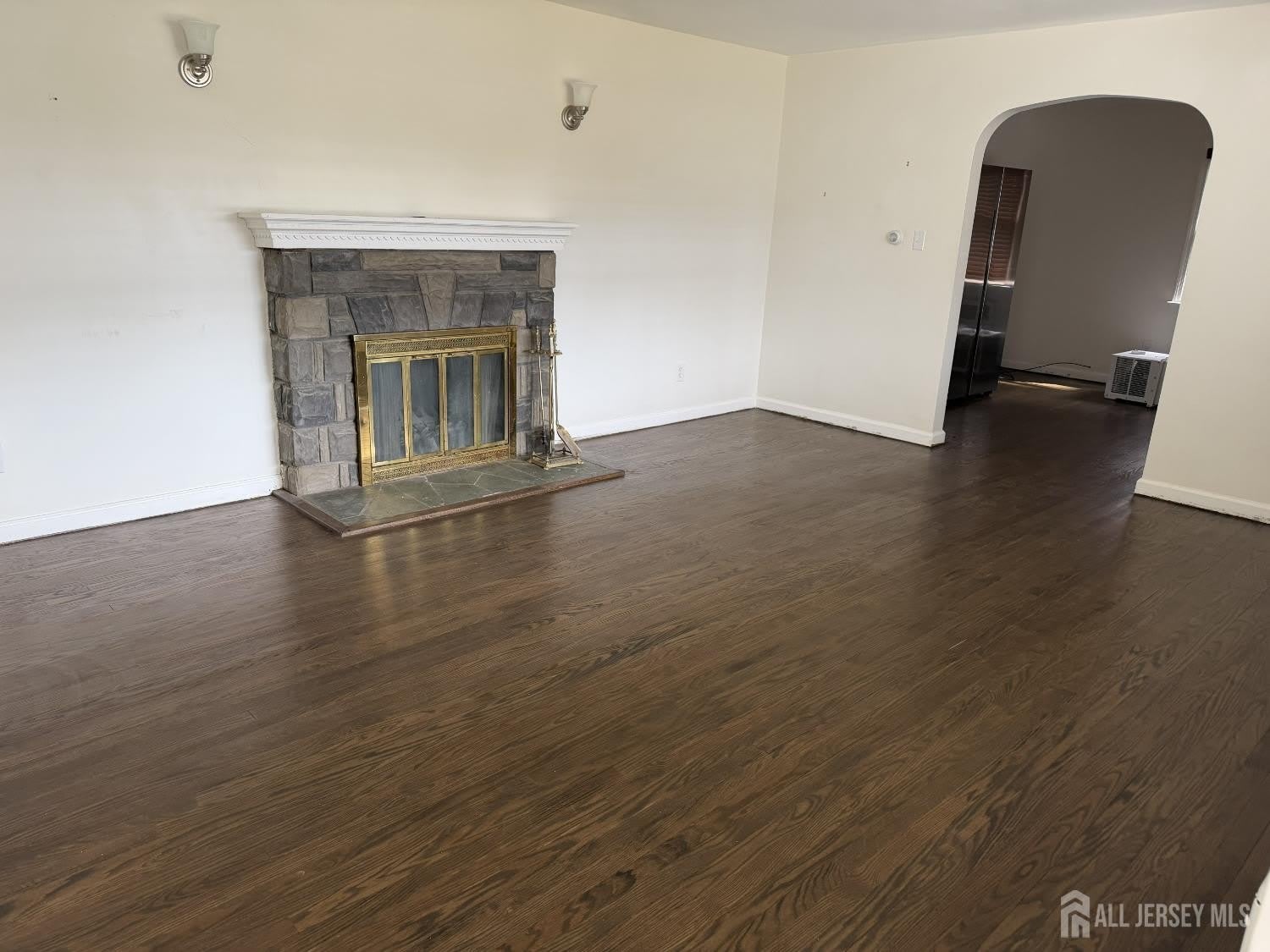 2729 Woodbridge Avenue – photo 2