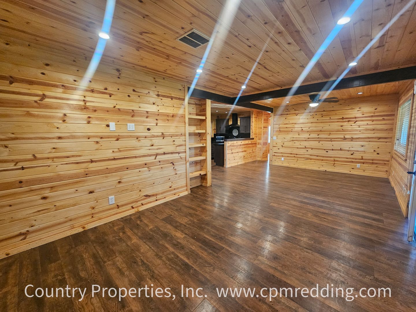 Country Living with 4 Bedrooms plus an Office! – photo 3