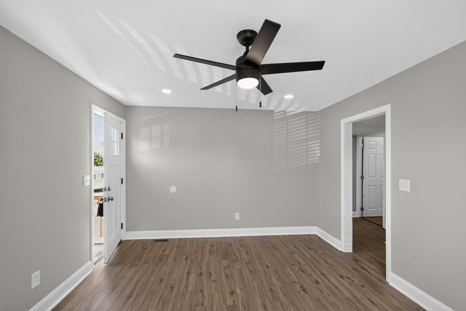 Charming 2Br Duplex In Oak Ridge – photo 3