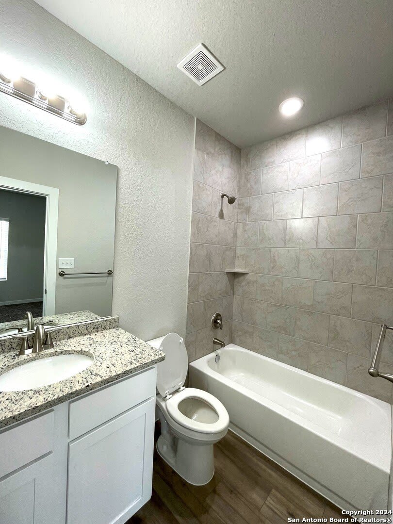 21518 JAMES CHARLES – photo 2