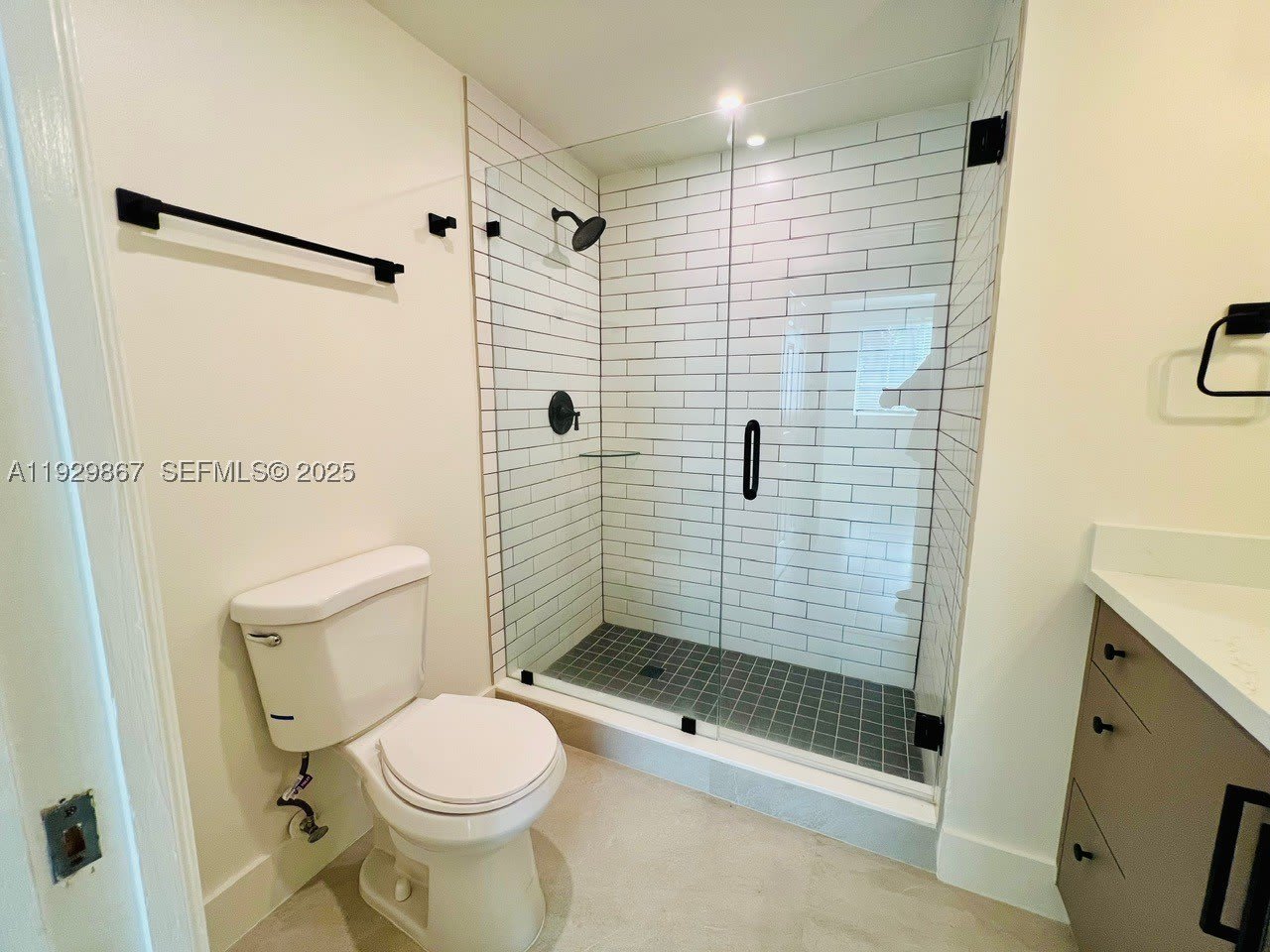 8000 N Nob Hill Rd – photo 2