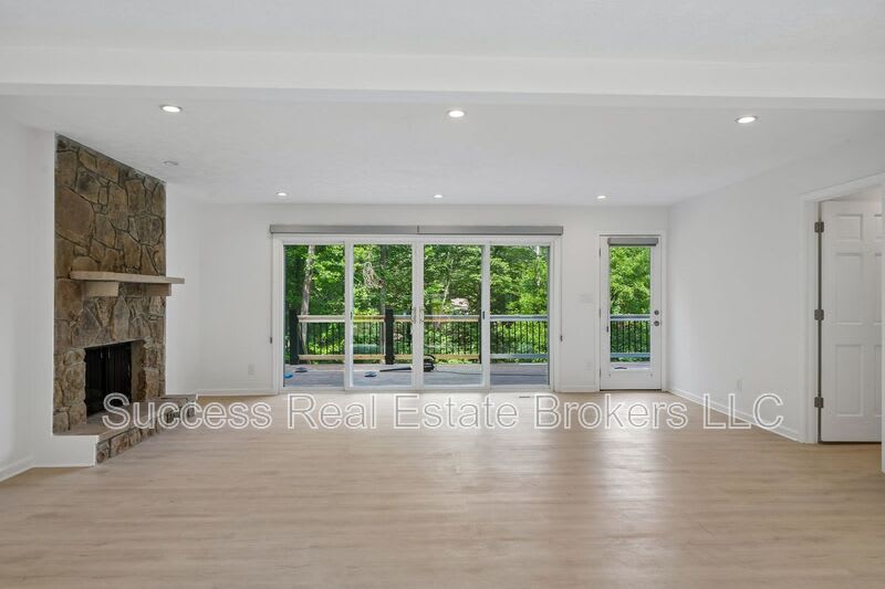 5132 Willow Point Pkwy – photo 3