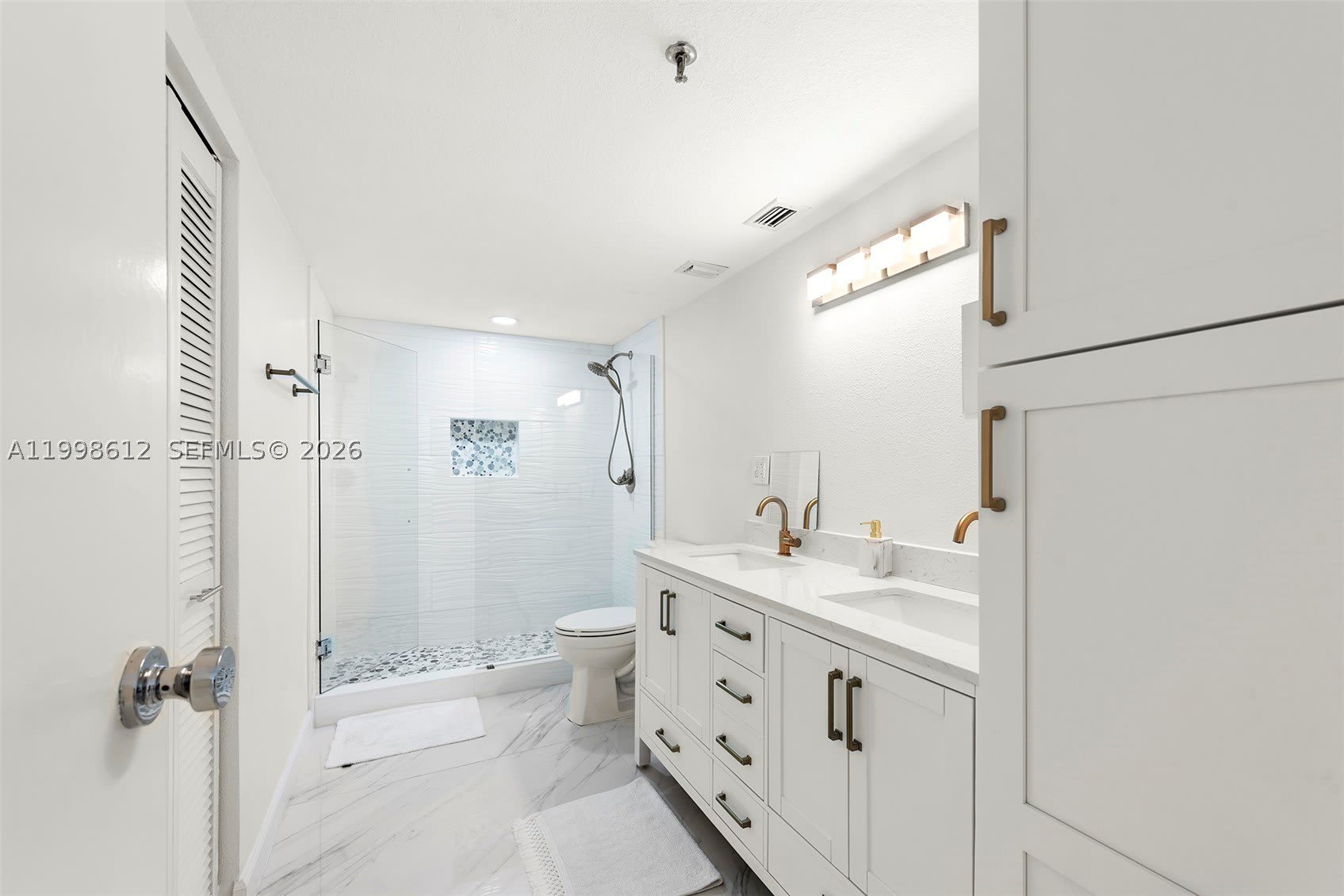 2401 Collins Ave – photo 5
