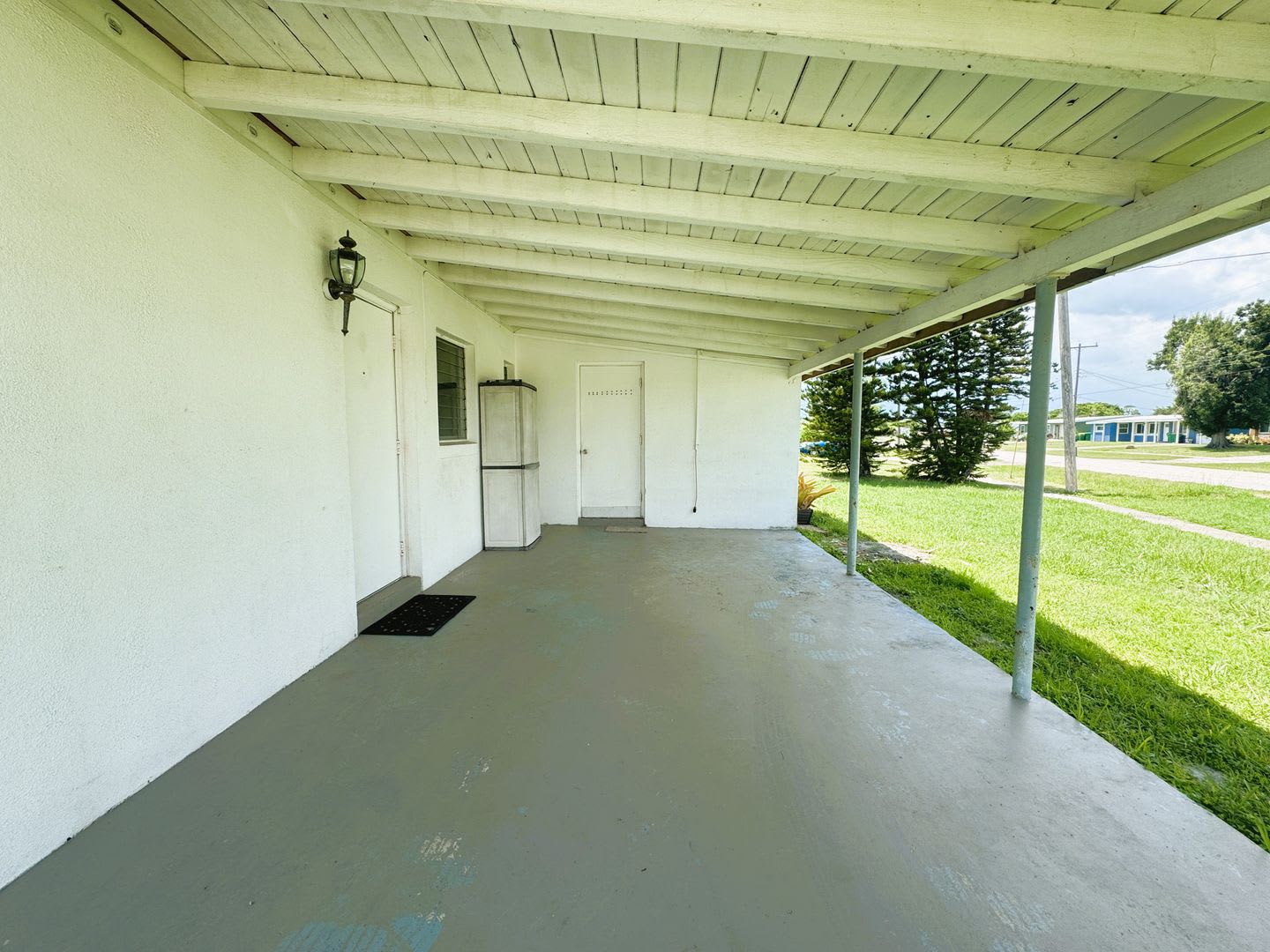 Cozy 3 Bedroom Home with Updated Kitchen and Spacious Yard in Port Charlotte – photo 3