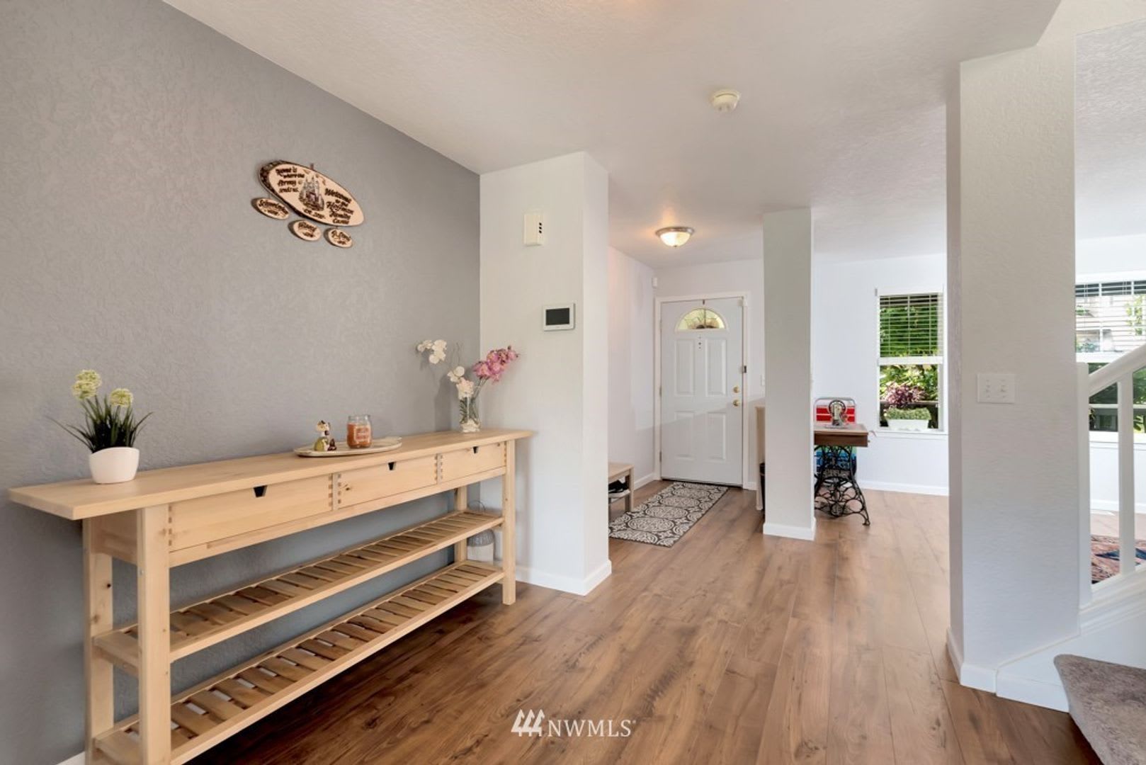 Spacious home in Lacey. Apply today to call this home yours!! – photo 5