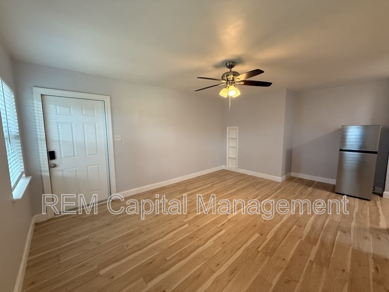 240 30th Ave N – photo 3