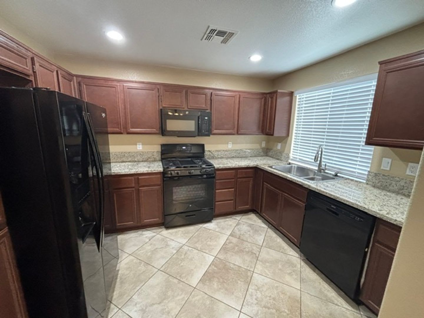 642 W Brewer Rd 122 – photo 2
