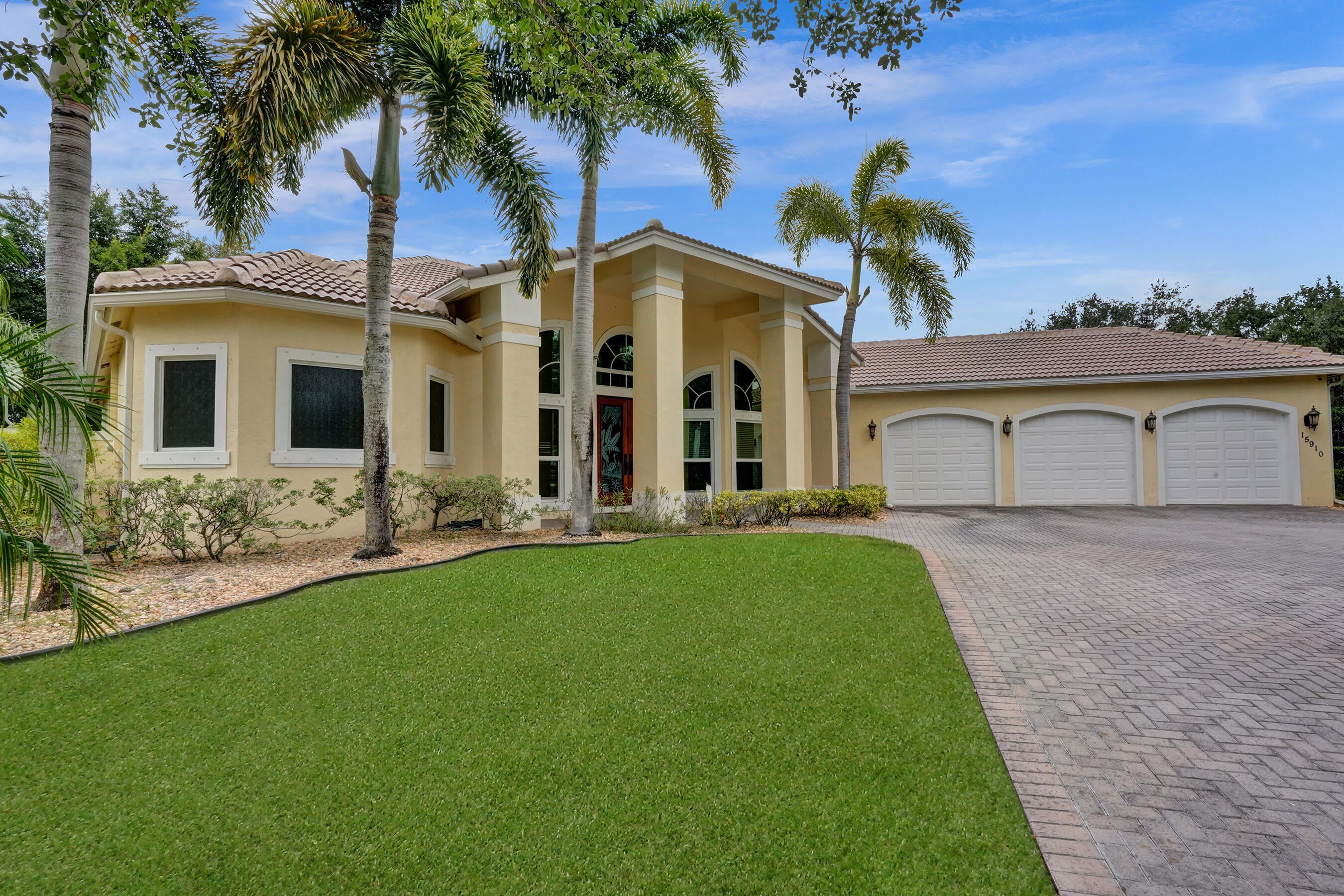 15910 Lindbergh Lane – photo 3