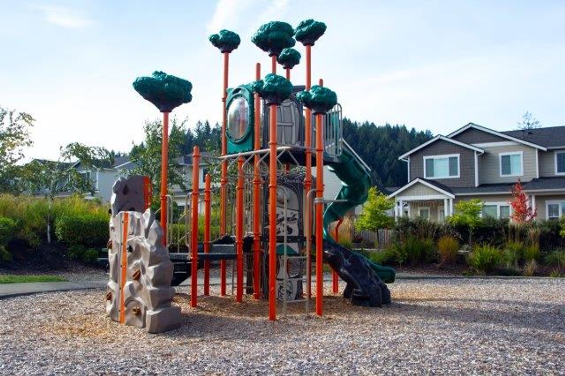 2 Bedroom 2.5 Bath Townhome with attached garage. Schedule a tour today! – photo 3