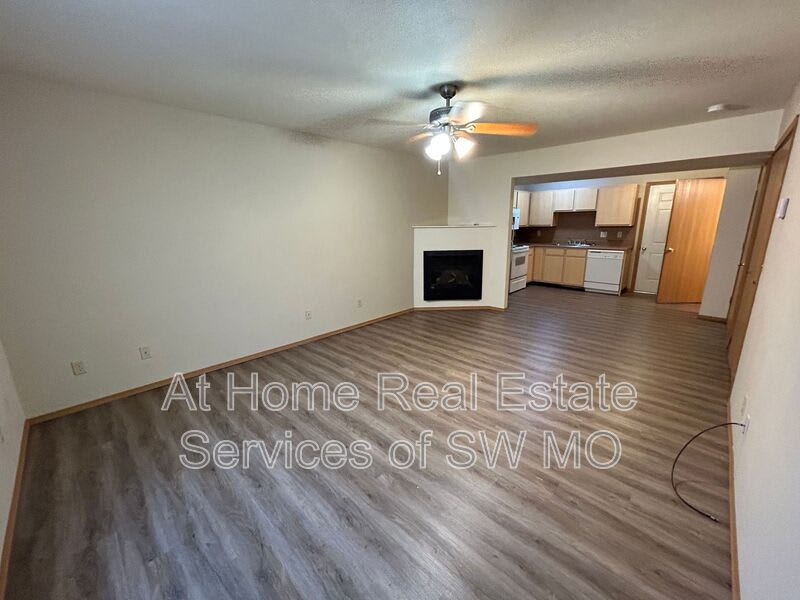 1408 W Frosty – photo 2