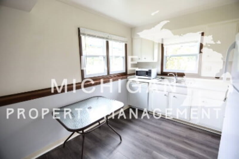 2063 Andrew Street Se – photo 2