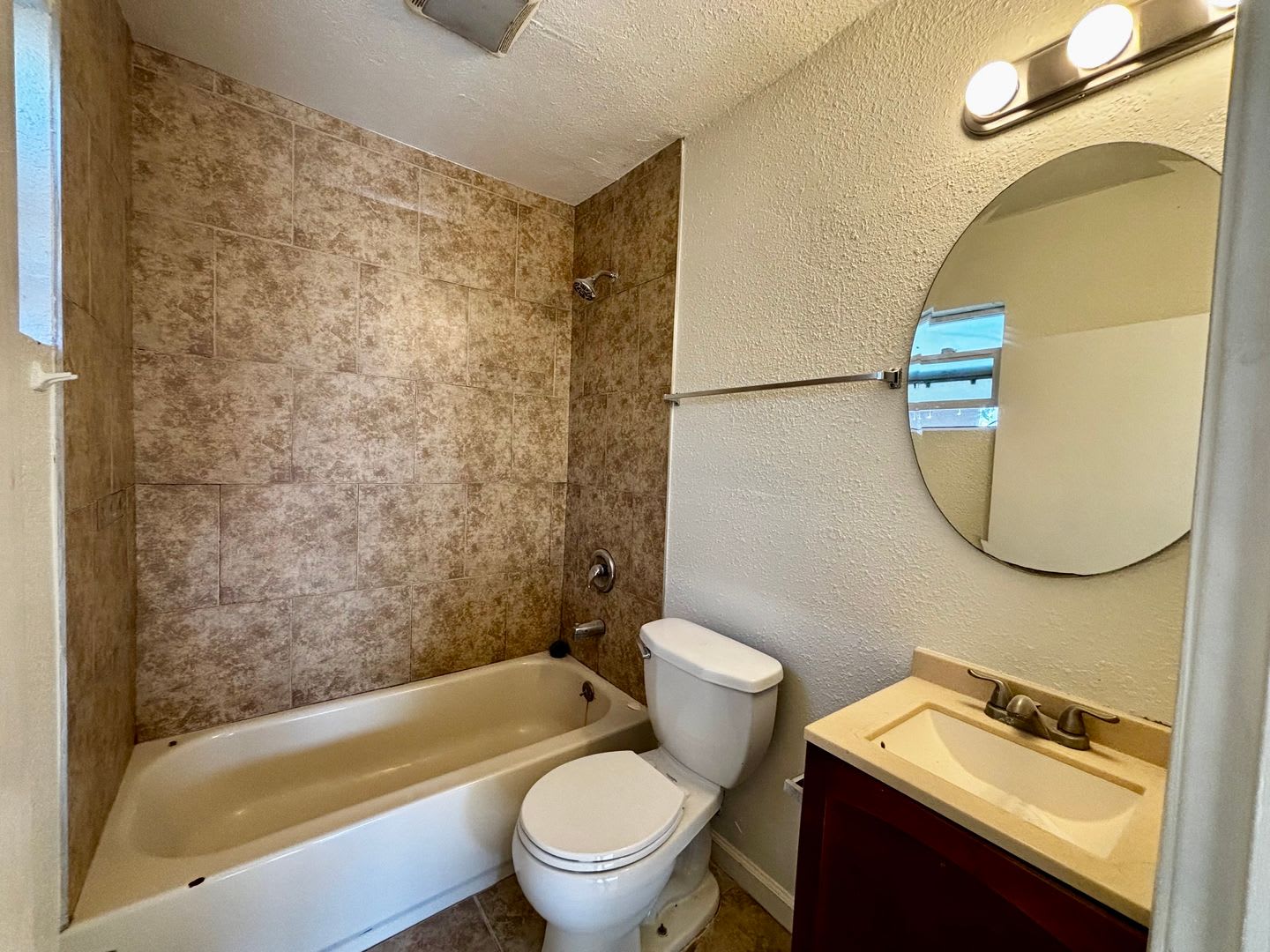 1 Bedroom 1 bath with Patio in Logan Heights! – photo 5