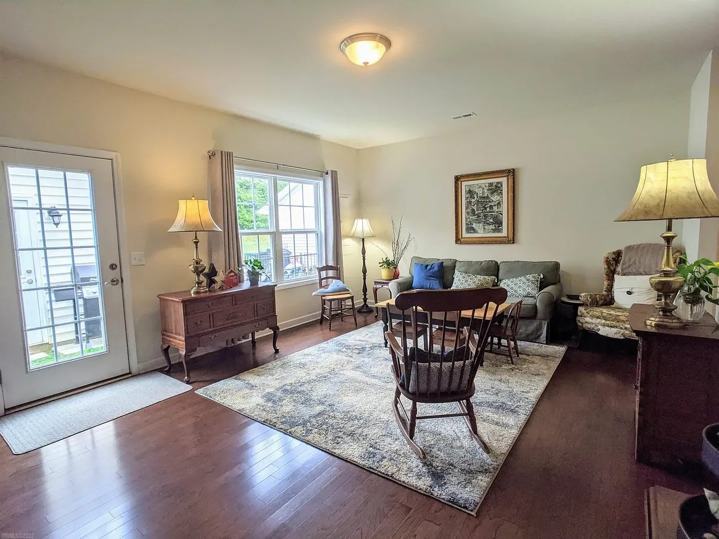 Nicely Updated 3 Bed 2 5 Bath Townhome – photo 3