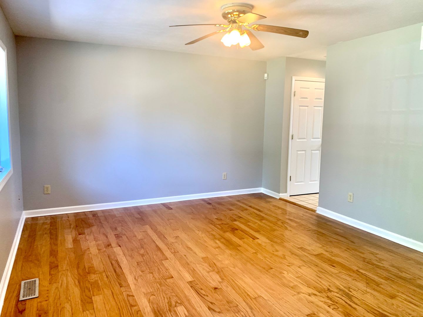 Newly Renovated 3 Bed 2 Ba Home – photo 3