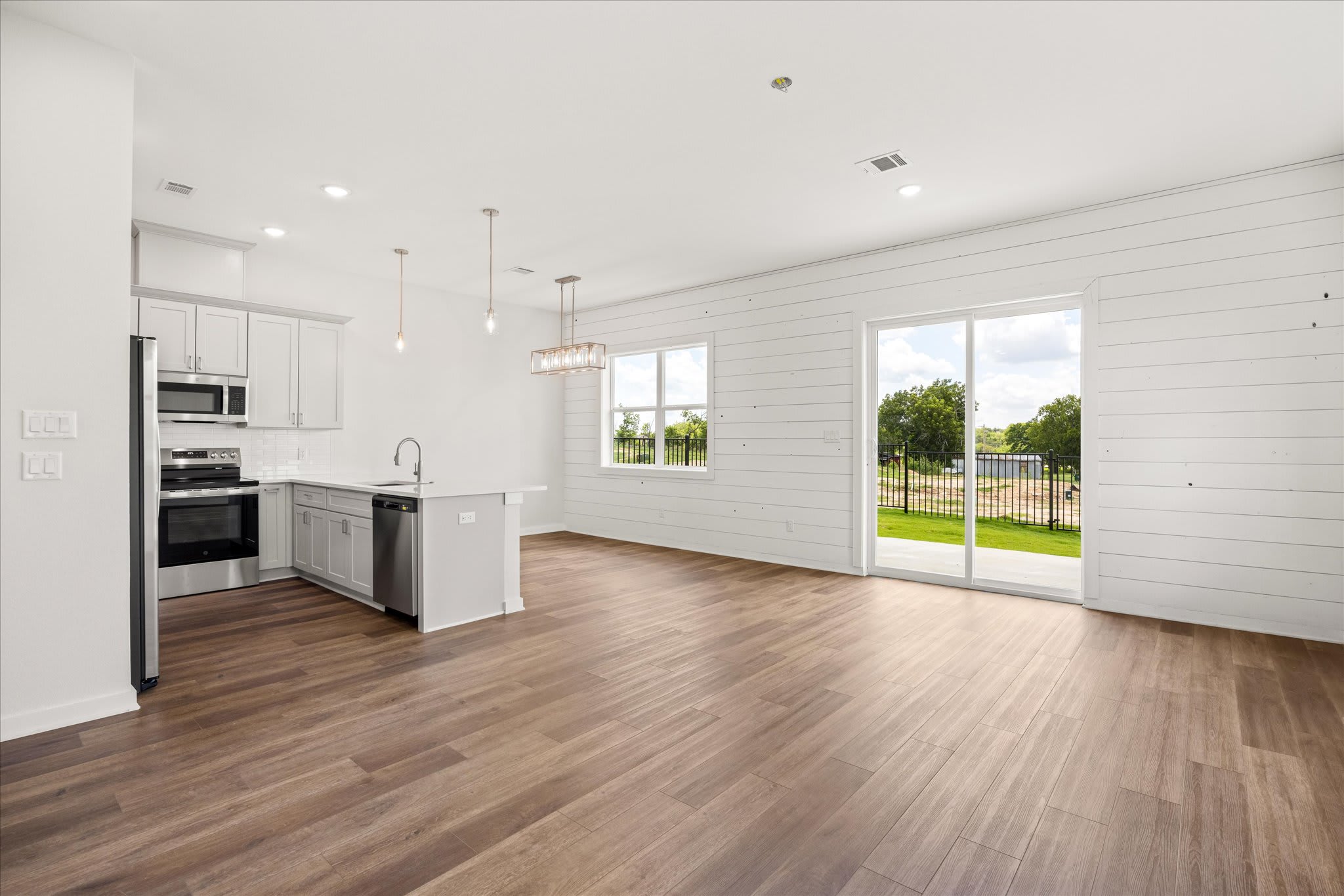 706 Sycamore Street – photo 1