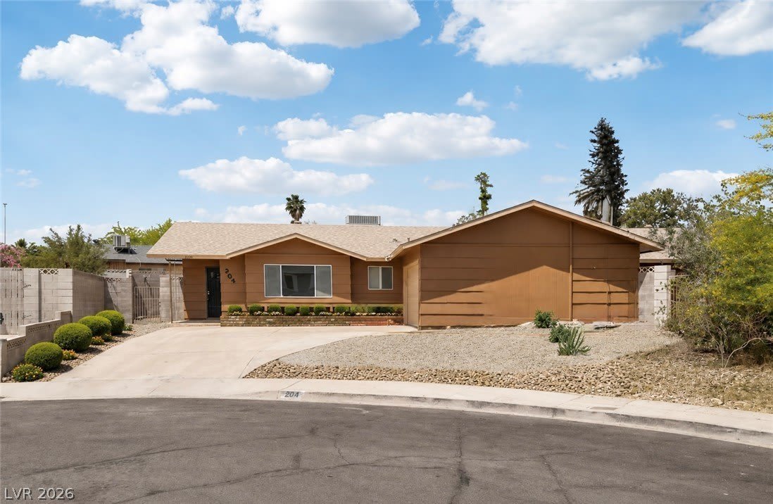 204 Breeze Street – photo 1
