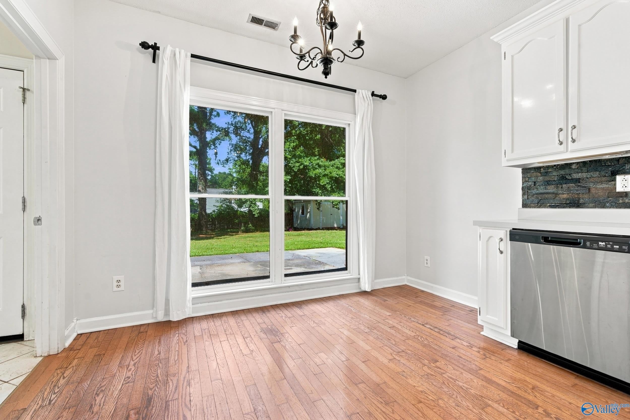 146 Leathertree Lane – photo 4
