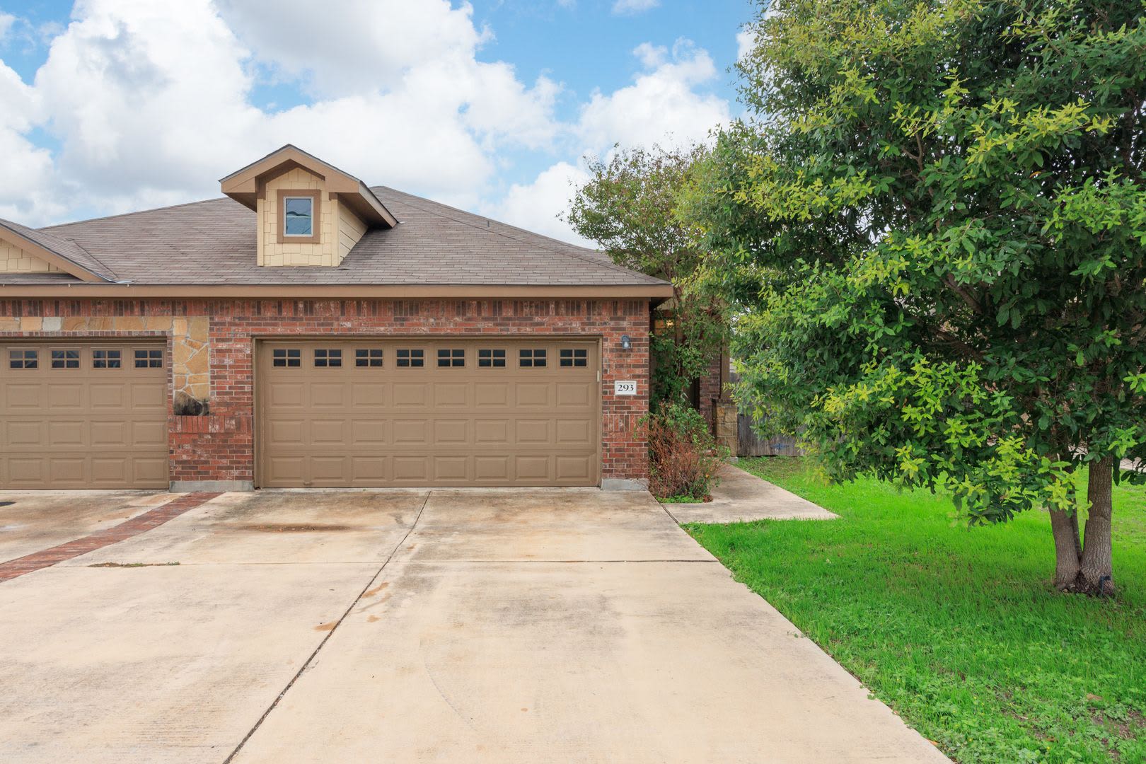 Beautiful 3 Bedroom Duplex in New Braunfels!!! – photo 1