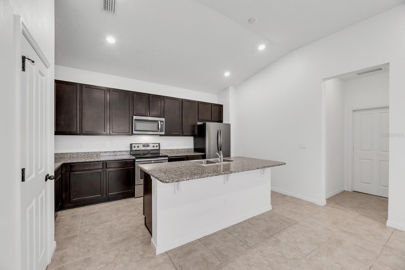 7608 SUNSHINE BRIDGE Avenue – photo 5