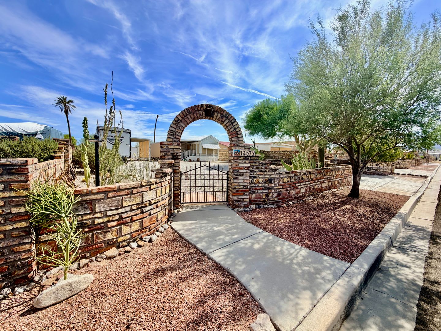 Remodeled Foothills Park Model with Desert Access, Mountain Views &amp; Low-Maintenance Living – photo 2