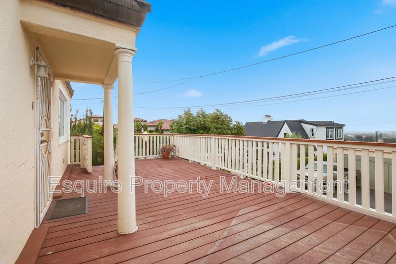 2381 HYLAND AVE – photo 3