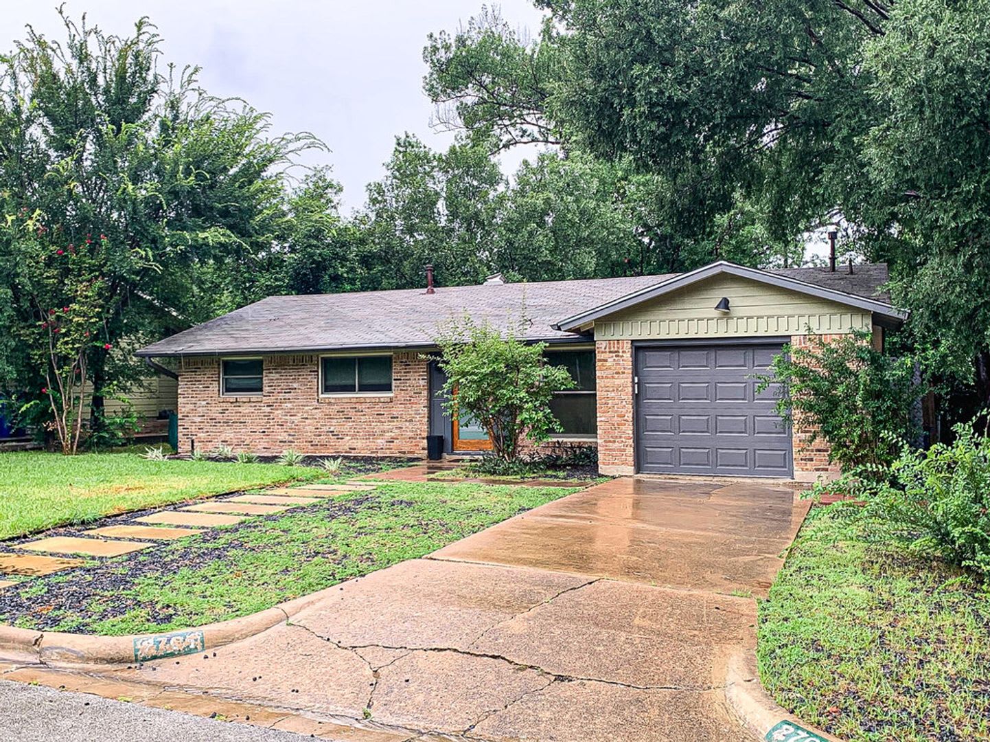 Two Weeks Free Rent Remodeled 3 Bedroom Home With One Car Garage And Detached Adu – photo 2