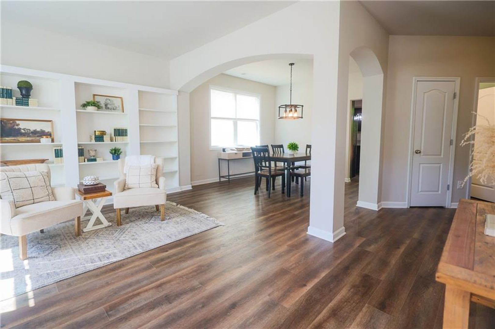 Charming 4-Bedroom Home in Diamond Ridge Community – photo 2