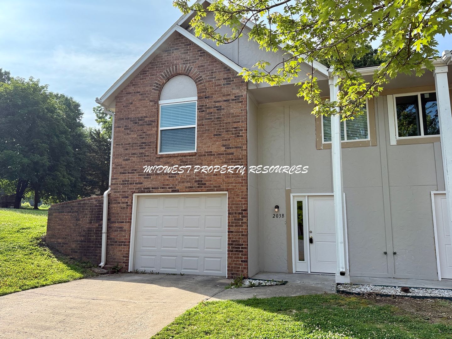 Large Updated 3 Bedroom 2 Bath Duplex In Lee S Summit – photo 2