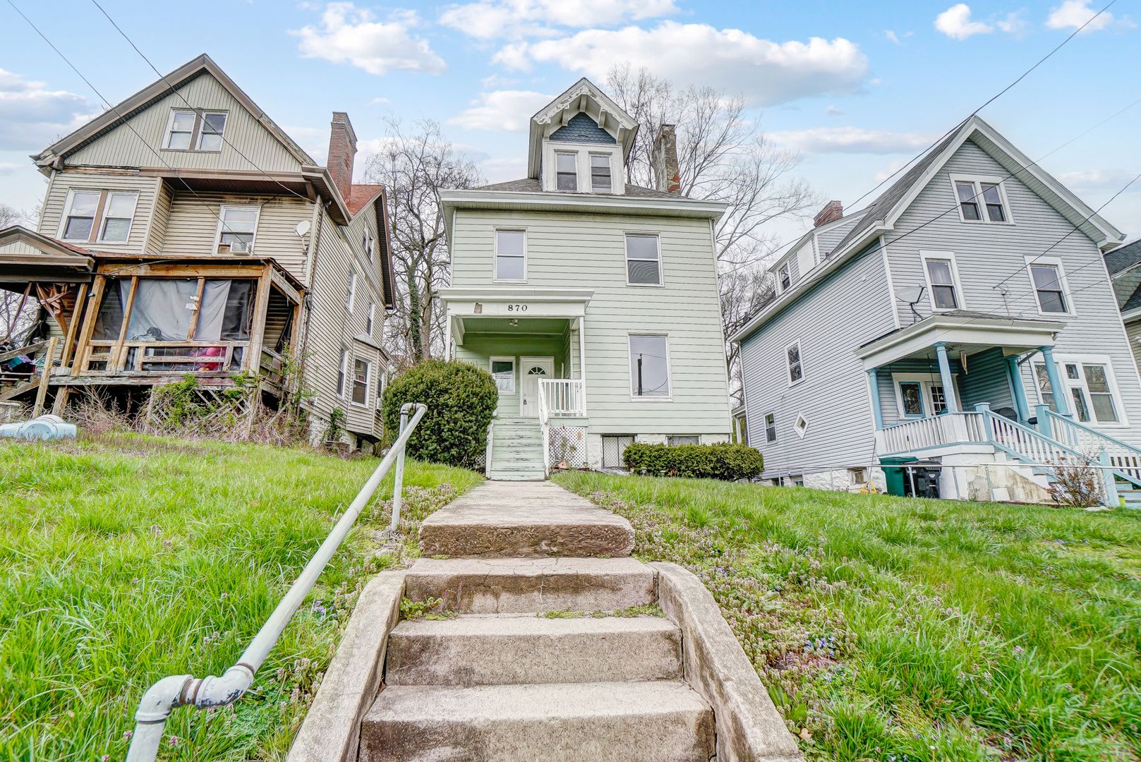 5 Bedroom House in Cincinnati! LEASING SPECIAL, 50% off Security Deposit if lease signed by 09/15!! – photo 2