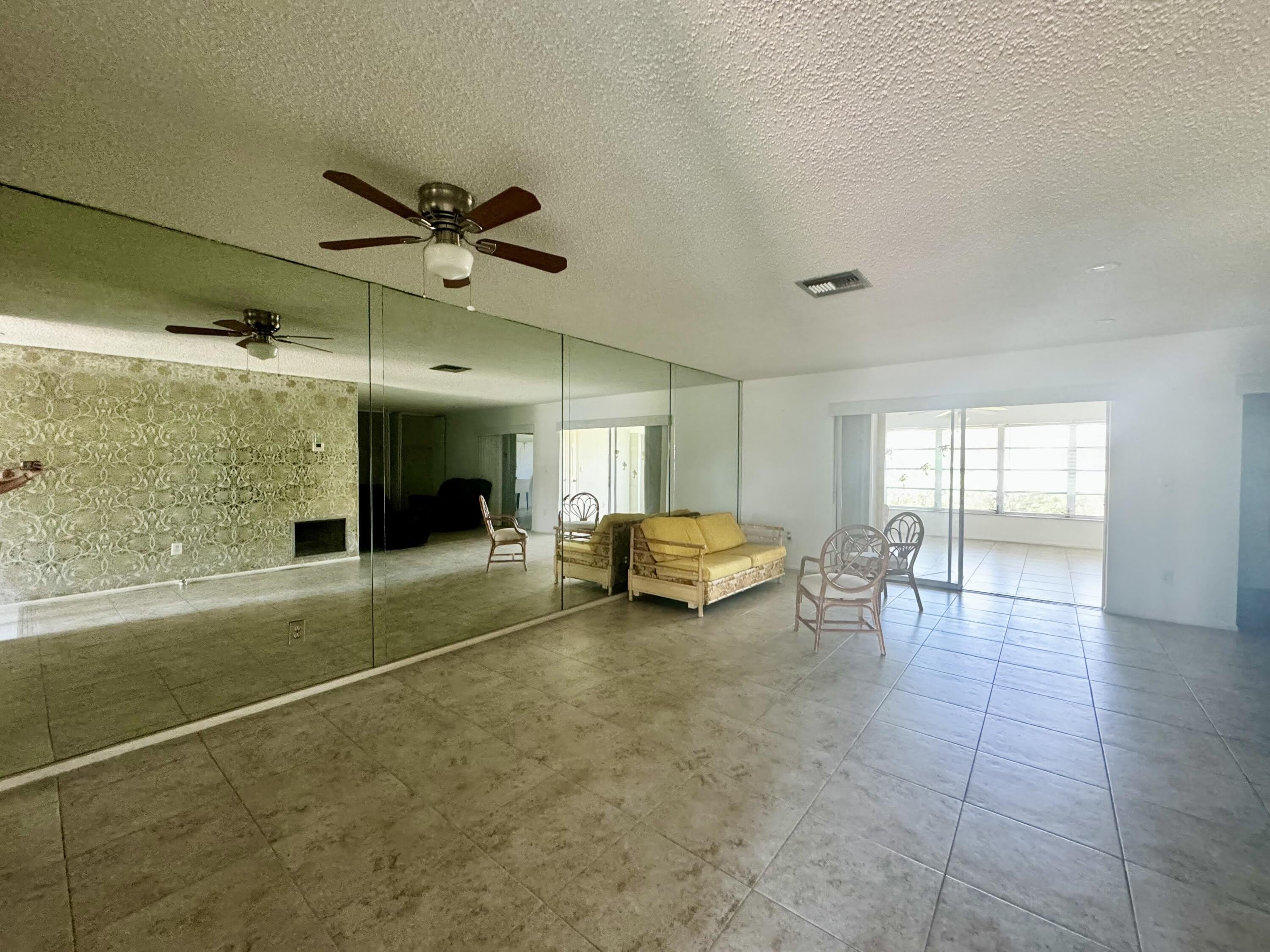 5725 E Fernley Dr E – photo 2
