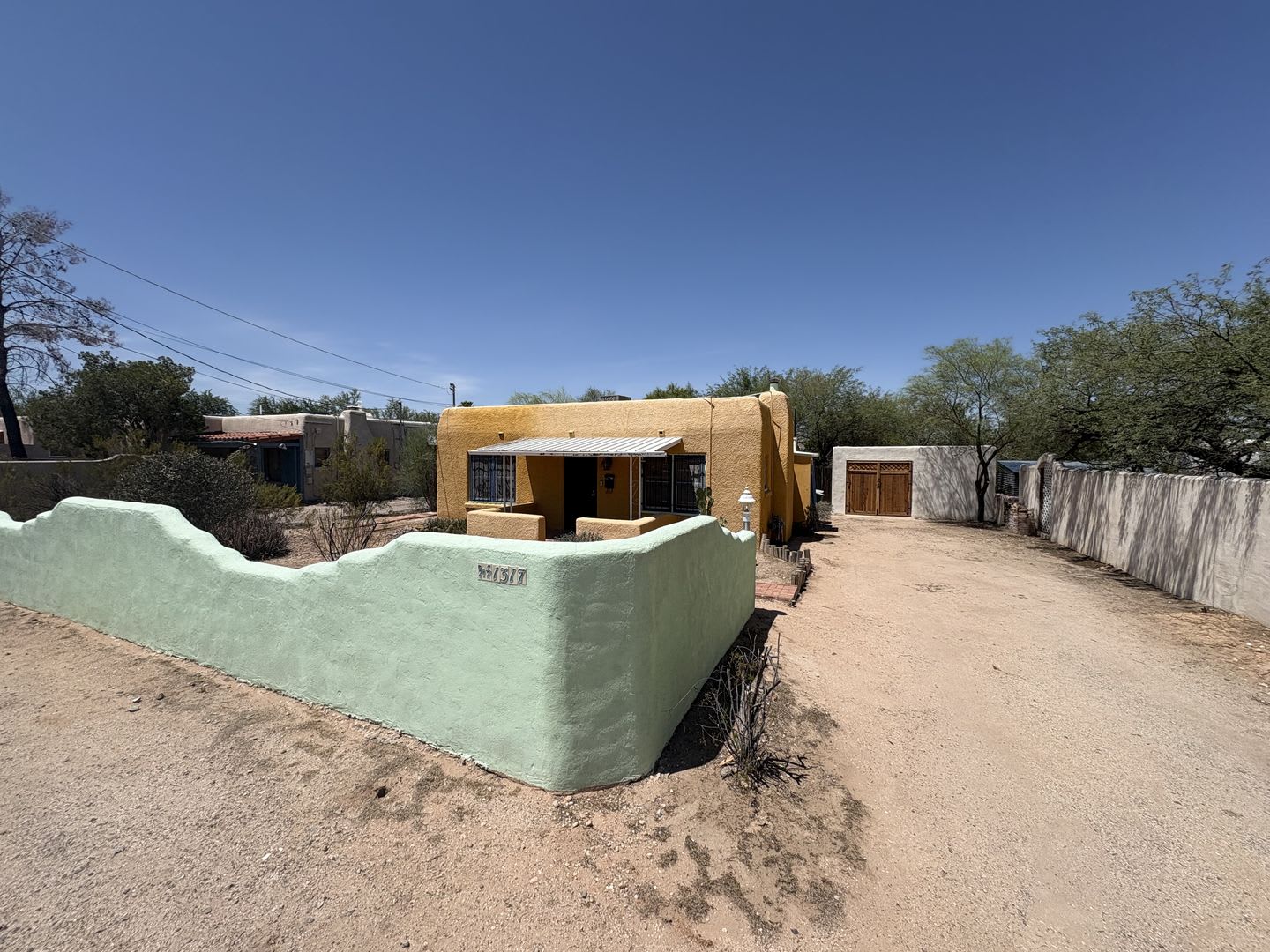 Central Tucson charming historic adobe home – photo 2
