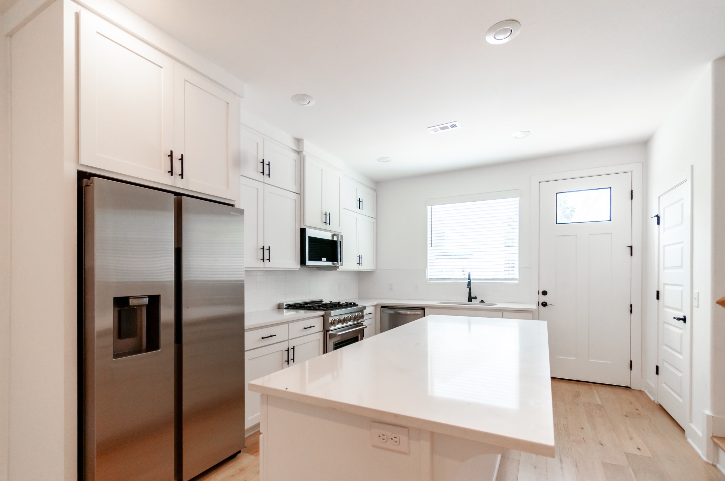 1623 West Stone Street 3 – photo 4