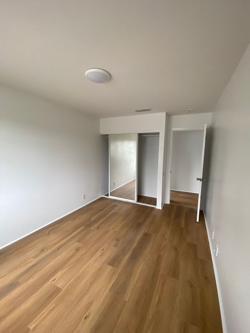 Updated 3 Bedroom, 2 Bath Pet Friendly Home with a Garage, Yard, and Central AC – photo 4